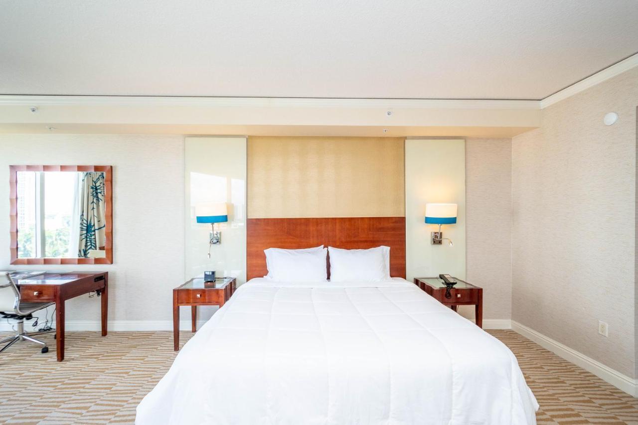 Trump Intl 2 Bedroom Apartment 1600 Sqf Ocean And Bay View Sunny Isles Beach Exteriör bild